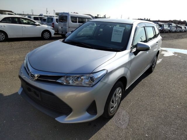 4614 Toyota Corolla fielder NZE164G 2018 г. (LUM Nagoya Nyusatsu)